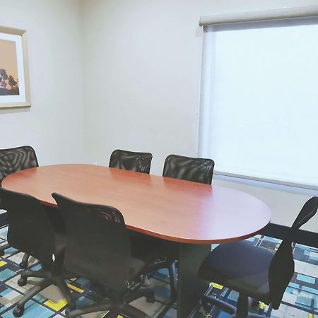 La Quinta By Wyndham Ne Long Beach/Cypress Hawaiian Gardens Bagian luar foto