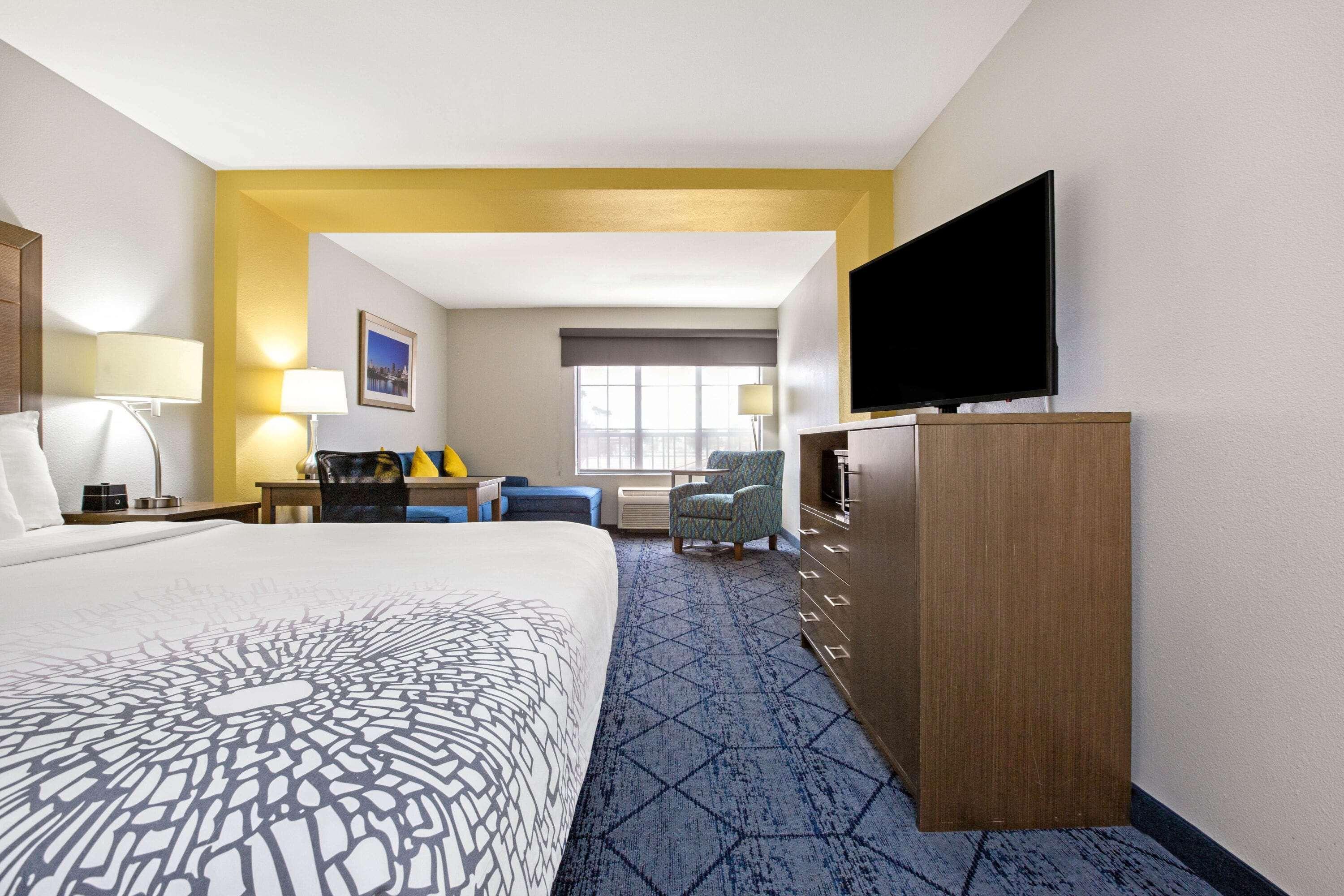 La Quinta By Wyndham Ne Long Beach/Cypress Hawaiian Gardens Bagian luar foto