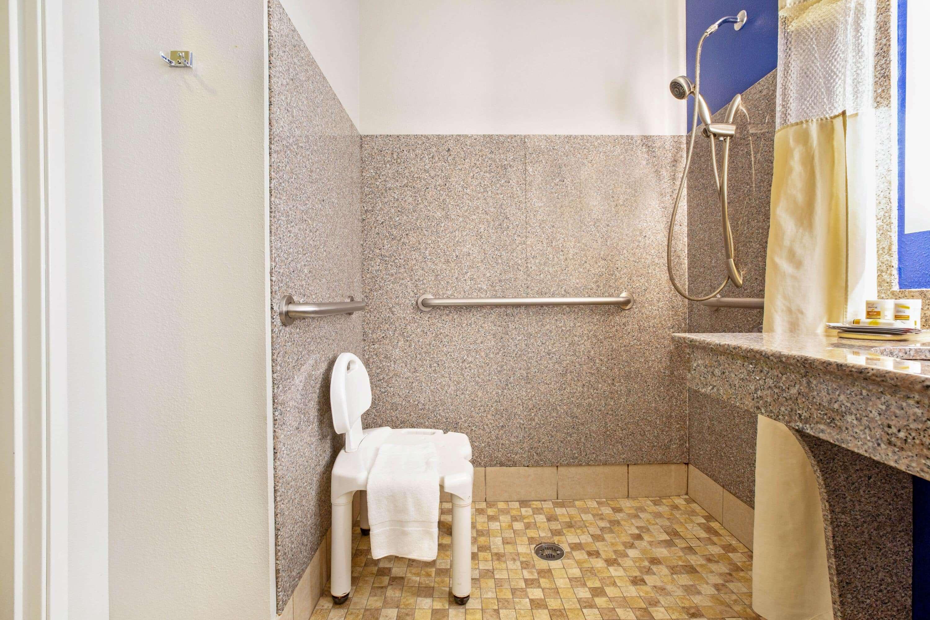 La Quinta By Wyndham Ne Long Beach/Cypress Hawaiian Gardens Bagian luar foto