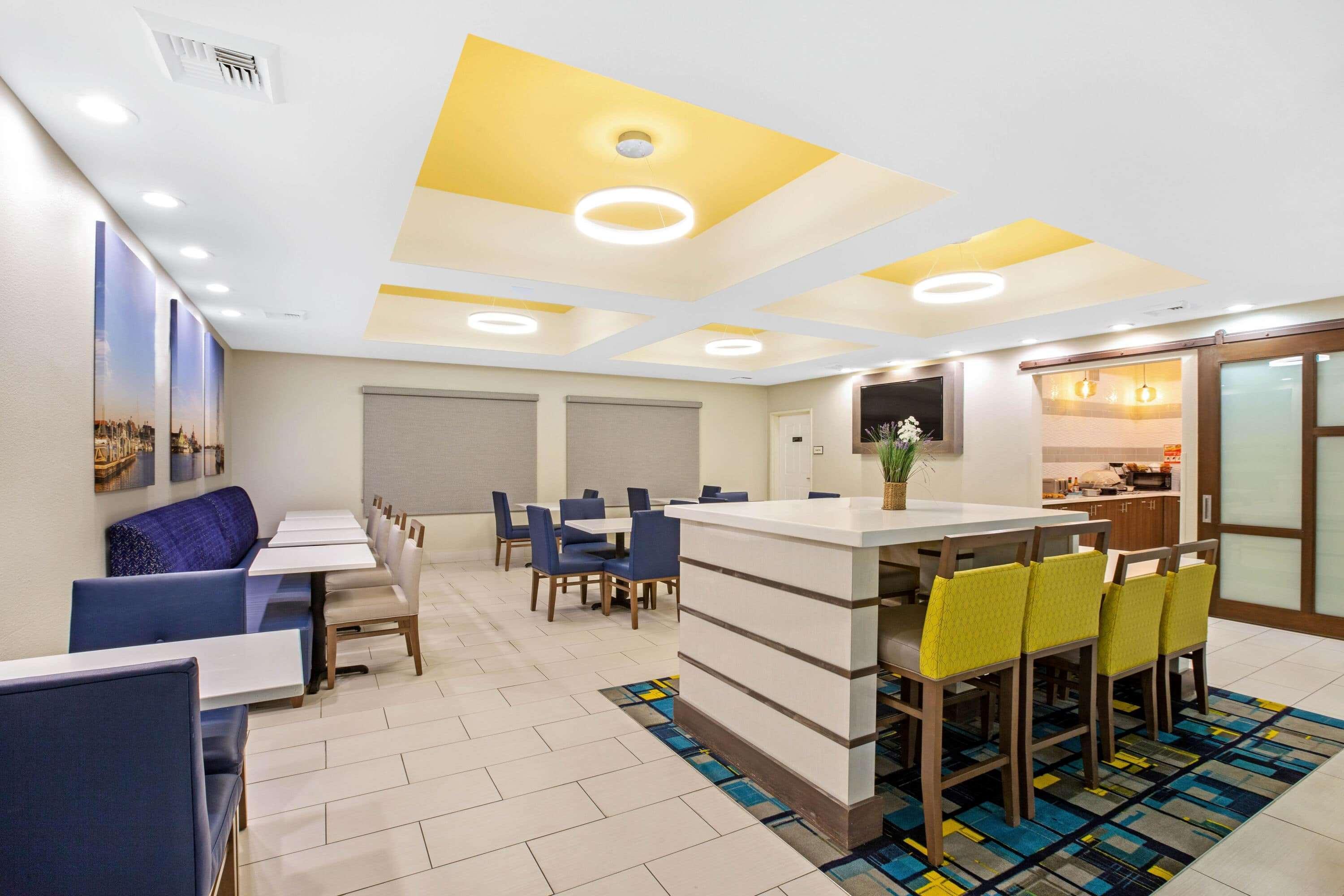 La Quinta By Wyndham Ne Long Beach/Cypress Hawaiian Gardens Bagian luar foto