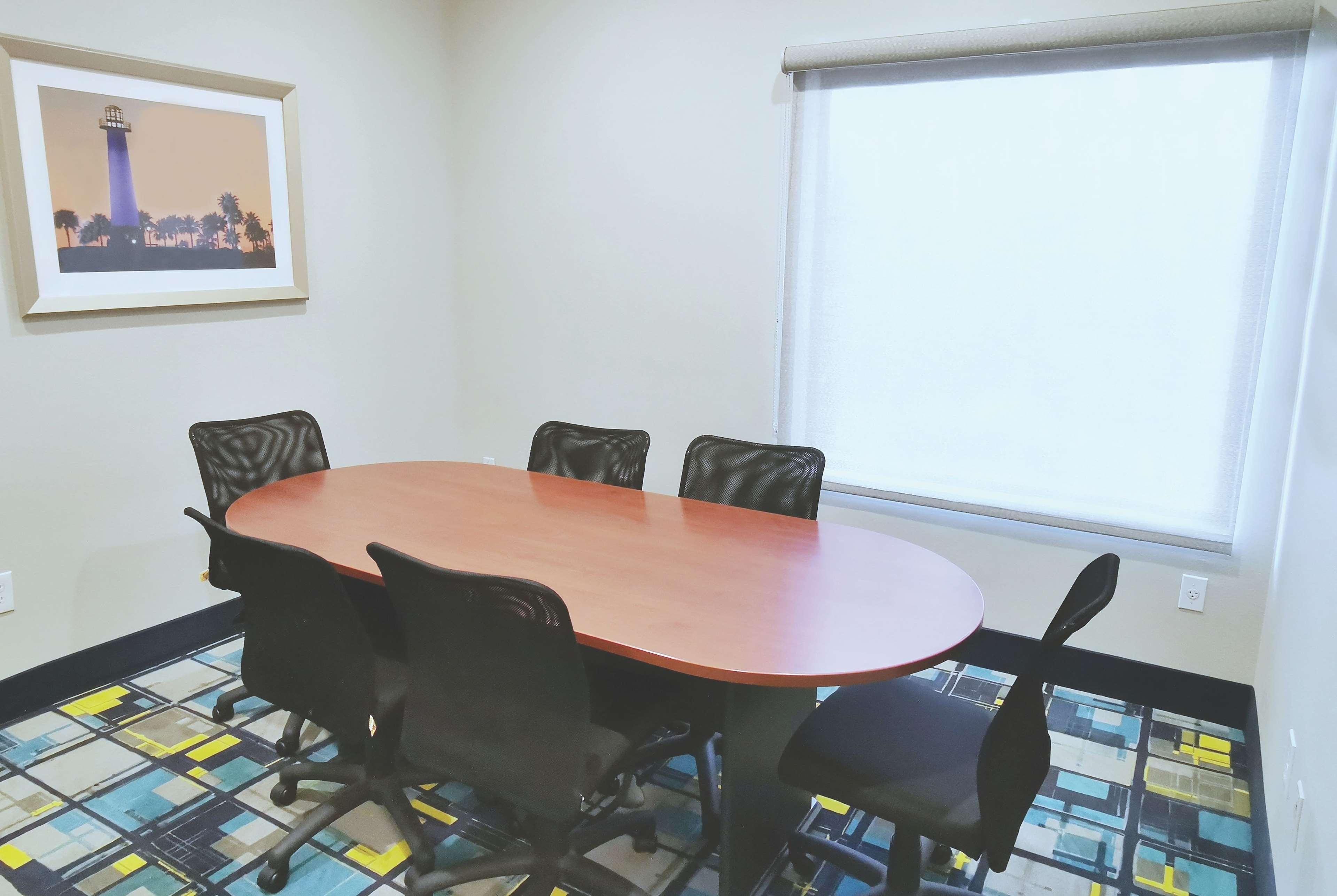 La Quinta By Wyndham Ne Long Beach/Cypress Hawaiian Gardens Bagian luar foto
