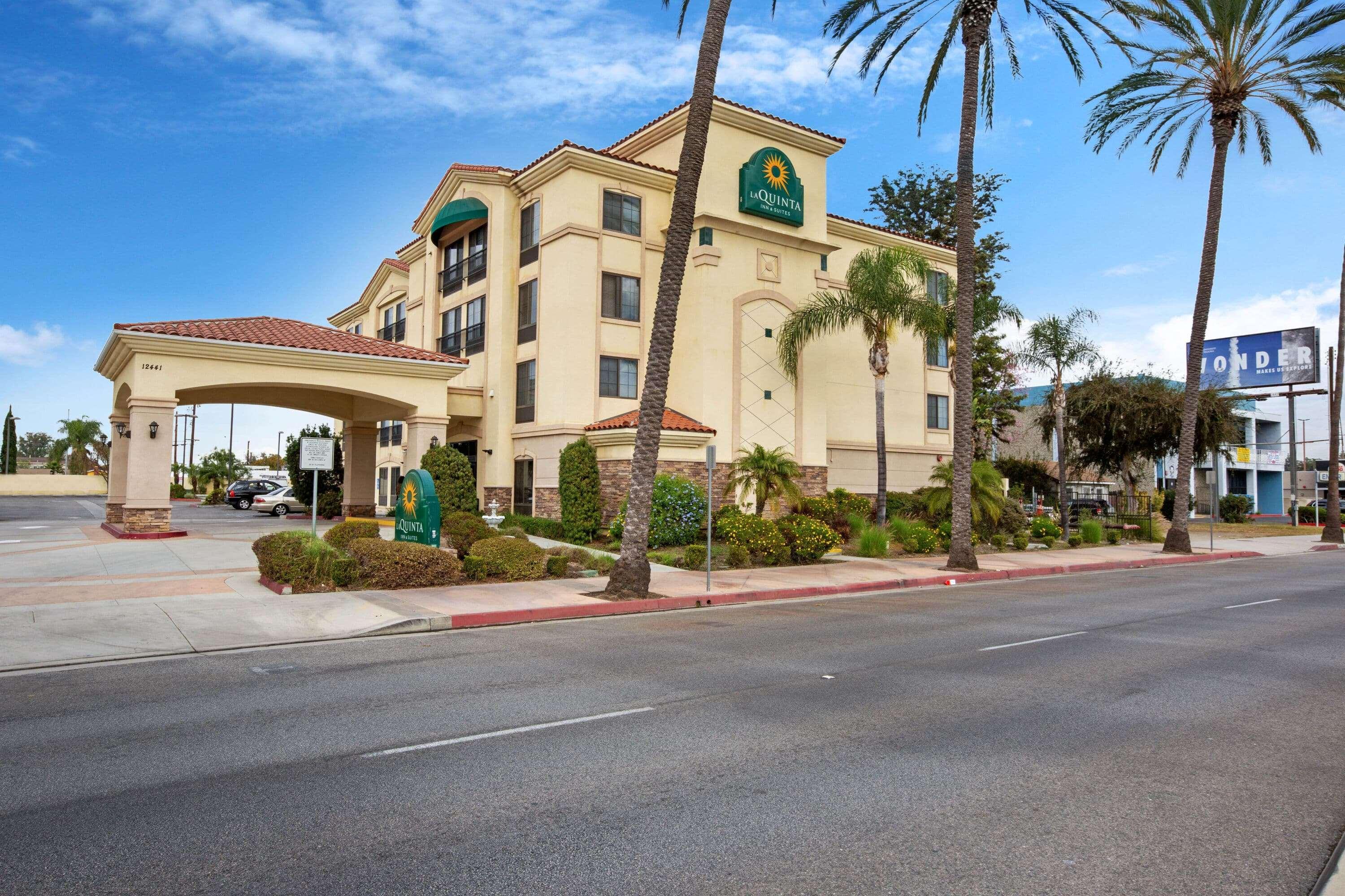 La Quinta By Wyndham Ne Long Beach/Cypress Hawaiian Gardens Bagian luar foto