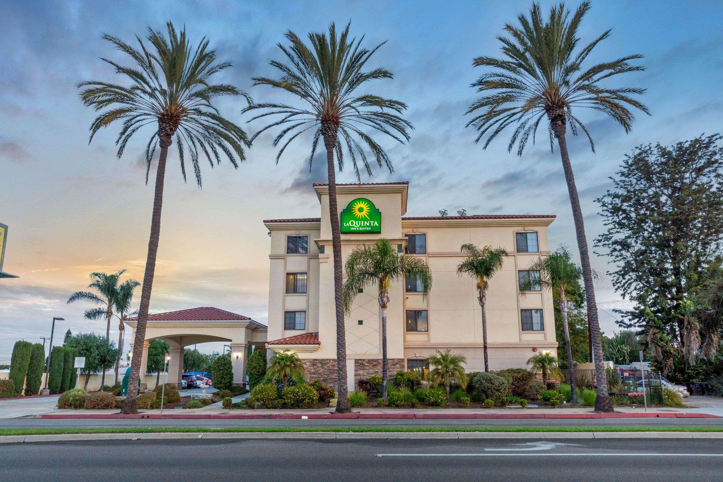 La Quinta By Wyndham Ne Long Beach/Cypress Hawaiian Gardens Bagian luar foto