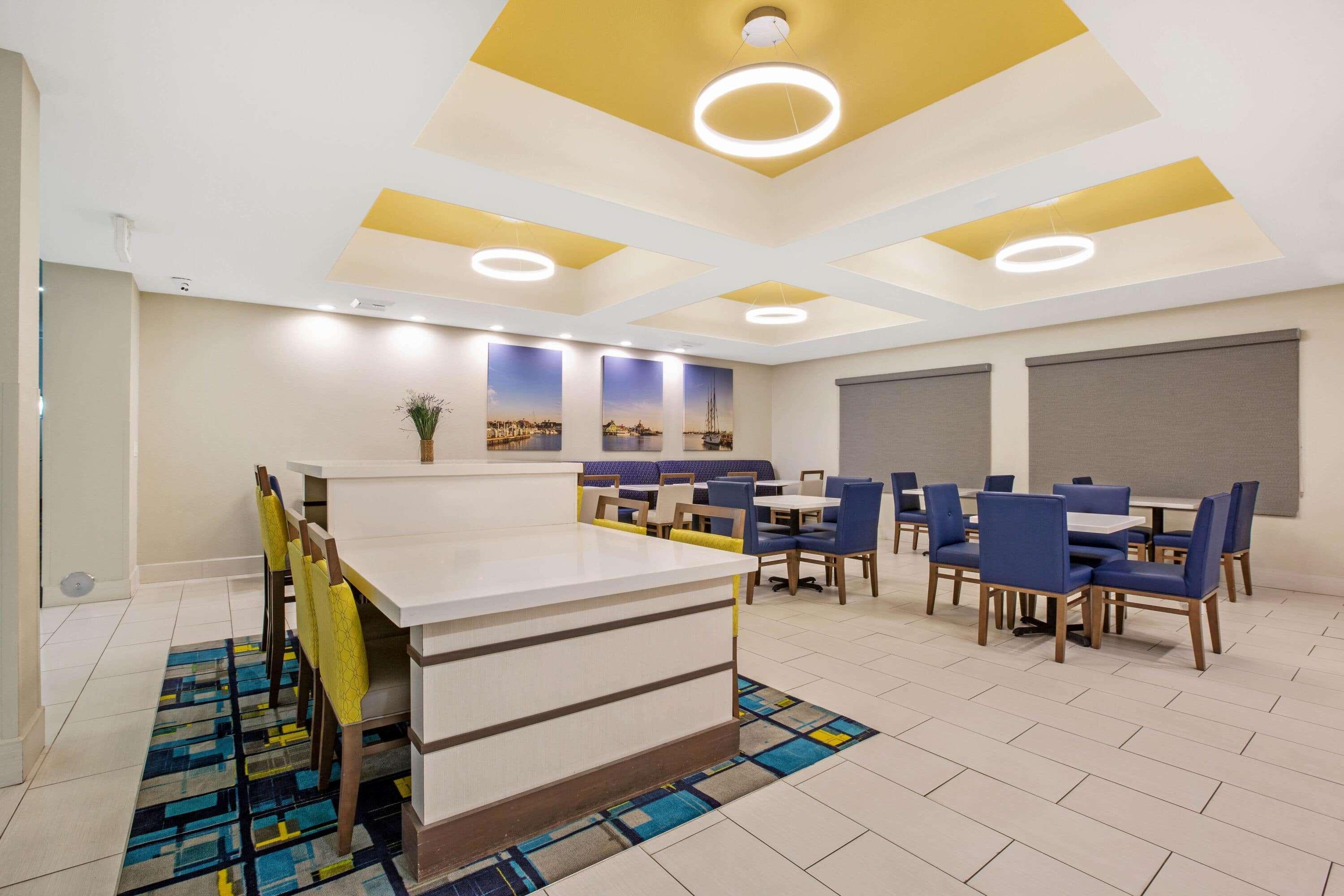 La Quinta By Wyndham Ne Long Beach/Cypress Hawaiian Gardens Bagian luar foto