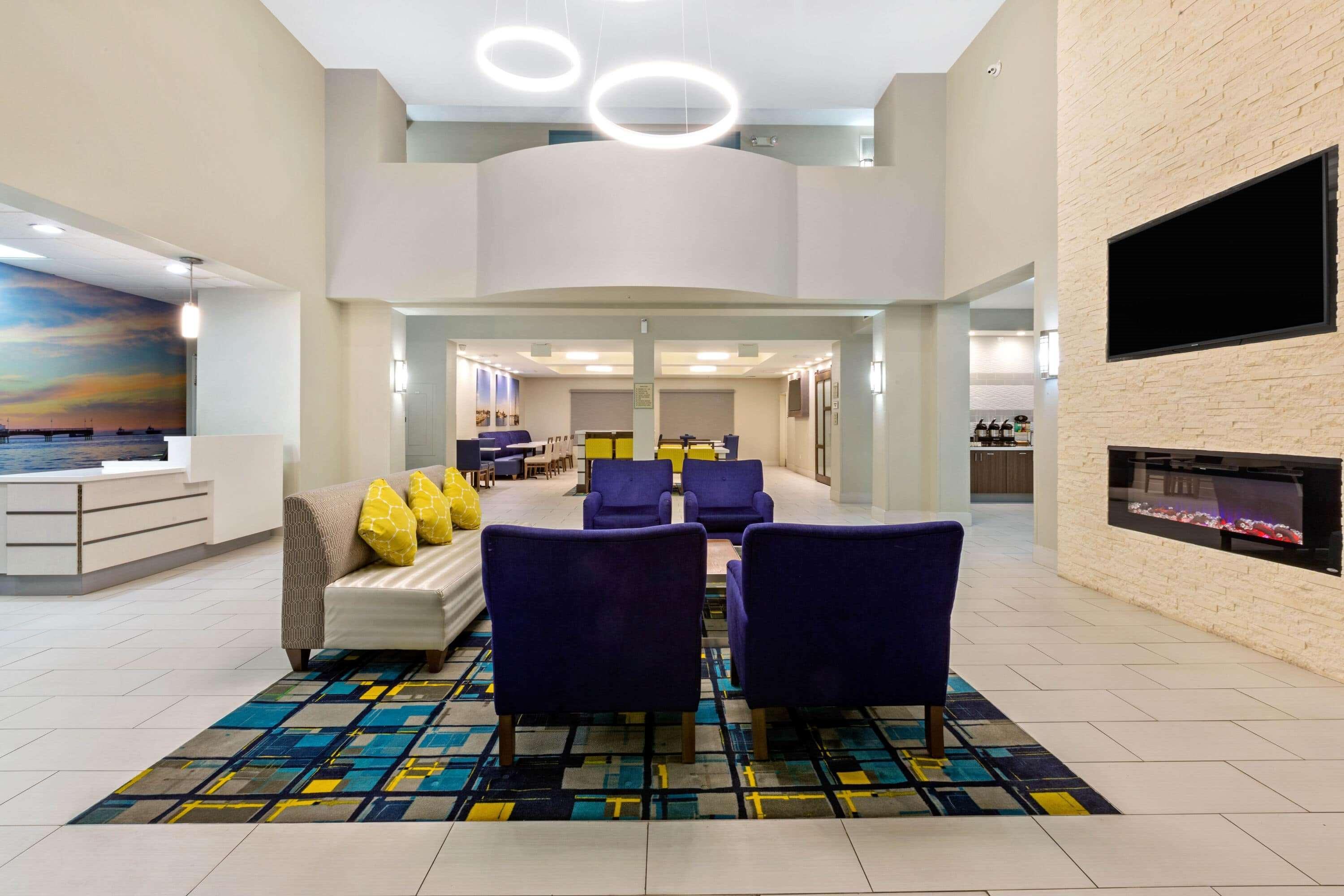La Quinta By Wyndham Ne Long Beach/Cypress Hawaiian Gardens Bagian luar foto