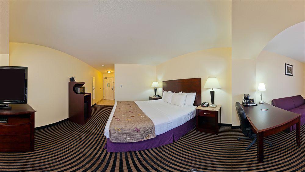 La Quinta By Wyndham Ne Long Beach/Cypress Hawaiian Gardens Bagian luar foto